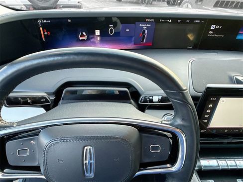 Used 2024 Lincoln Nautilus Reserve image 13