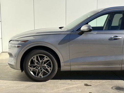 Used 2022 Genesis GV70 2.5T w/ Advanced Package image 5