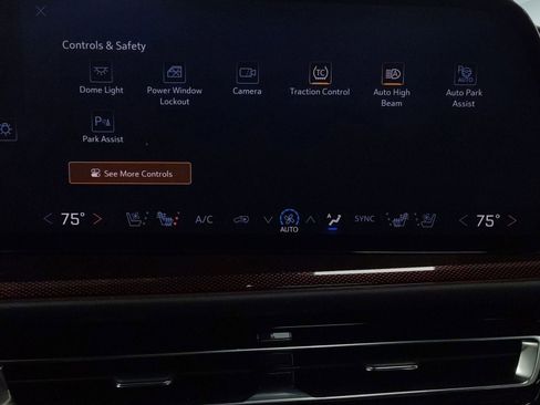 Used 2024 Chevrolet Traverse RS image 18