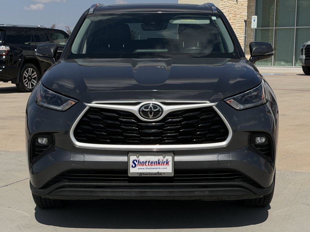 Used 2021 Toyota Highlander XLE FWD image 7