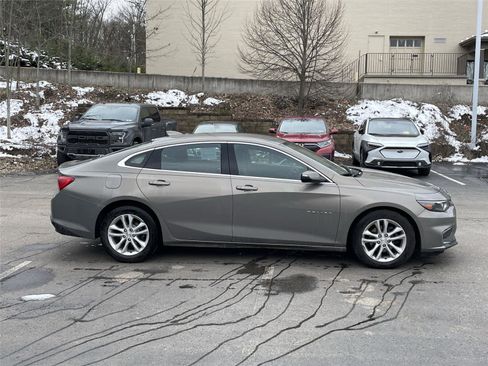 Used 2017 Chevrolet Malibu LT image 6