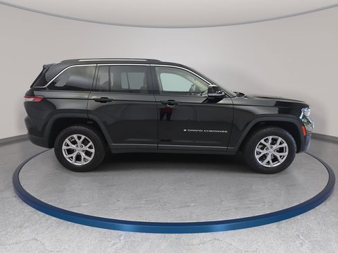 Used 2022 Jeep Grand Cherokee Limited AWD/4WD image 4