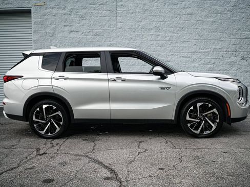 Used 2023 Mitsubishi Outlander LE image 17