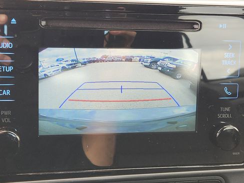 Used 2017 Toyota Corolla LE image 22