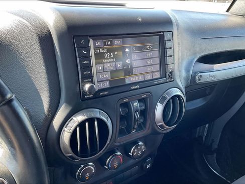 Used 2018 Jeep Wrangler Unlimited Sport S AWD/4WD image 15