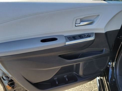 Used 2025 Toyota Sienna XLE image 19