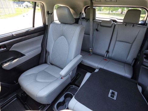 Used 2020 Toyota Highlander Platinum AWD/4WD image 20