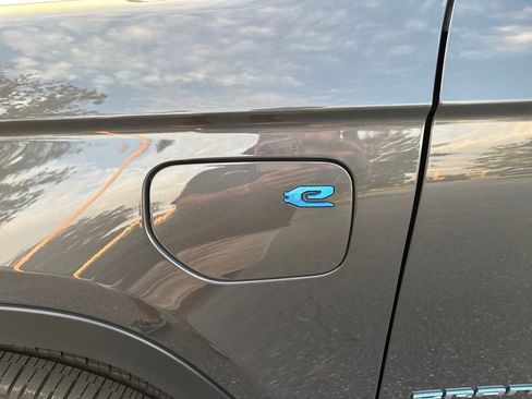 New 2024 Jeep Grand Cherokee Limited 4xe w/ Luxury Tech Group II image 12