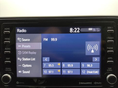 Used 2021 Toyota Highlander LE AWD/4WD image 25