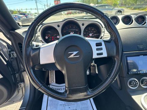 Used 2005 Nissan 350Z Touring RWD image 20