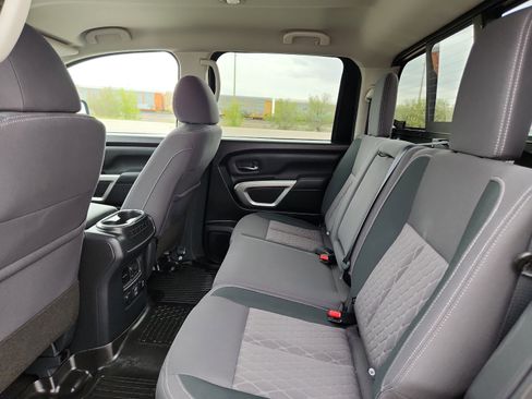 Used 2024 Nissan Titan SV w/ SV Convenience Package image 9