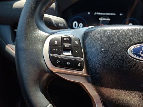 Certified 2025 Ford Explorer Active AWD/4WD image 21
