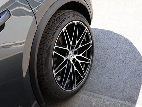 New 2025 Porsche Macan 4S Electric image 41