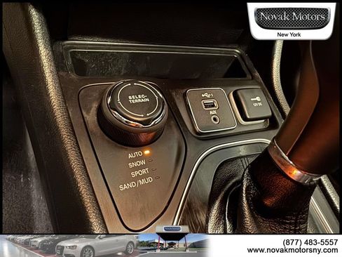Used 2021 Jeep Cherokee Limited AWD/4WD image 22