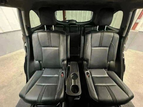 Used 2018 Toyota Highlander SE image 33