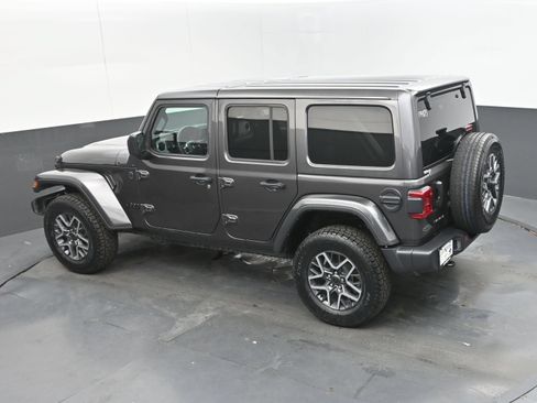 Used 2025 Jeep Wrangler Unlimited Sahara AWD/4WD image 36