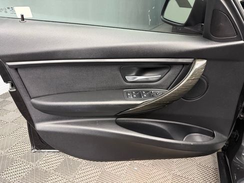 Used 2018 BMW 320i Sedan RWD image 36