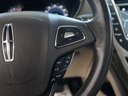 Used 2017 Lincoln MKX Reserve w/ Driver Assistance Package AWD/4WD image 32