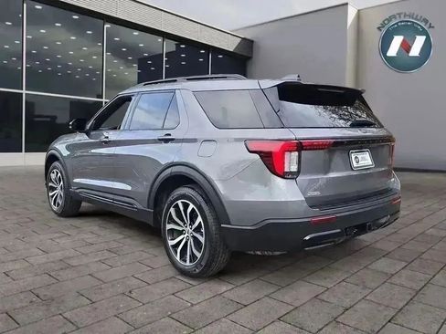 Used 2025 Ford Explorer ST-Line image 3