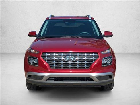 Used 2024 Hyundai Venue SEL FWD image 2
