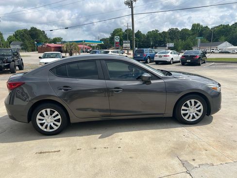 Used 2017 MAZDA MAZDA3 Sport FWD image 5