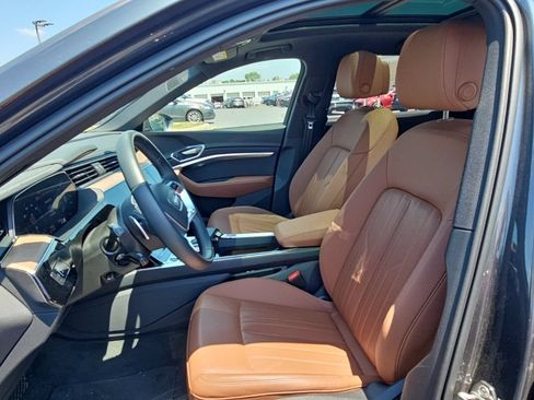 Used 2024 Audi Q8 e-tron Premium Plus w/ Premium Plus Package AWD/4WD image 3