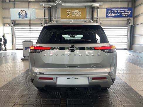 Used 2025 Nissan Pathfinder SL w/ SL Premium Package image 17