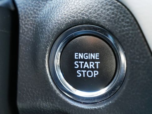 Used 2019 Toyota RAV4 Limited image 29