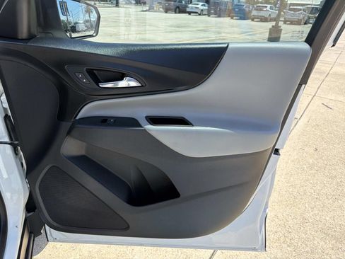 Used 2019 Chevrolet Equinox LS FWD image 17