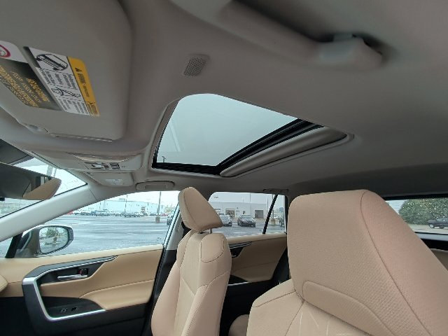 Used 2025 Toyota RAV4 XLE w/ Convenience Package FWD image 13