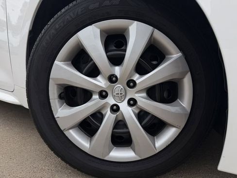 Certified 2025 Toyota Corolla LE FWD image 10