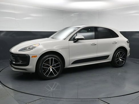 Certified 2025 Porsche Macan AWD/4WD image 1