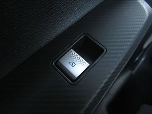 Used 2025 Mitsubishi Outlander SE image 30