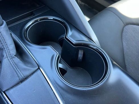 Used 2020 Toyota Camry LE w/ Carpet Mat Package image 30