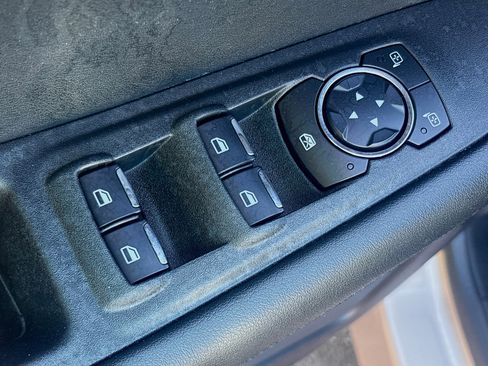 Used 2020 Ford Edge SE image 22