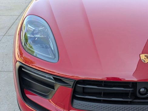 Certified 2025 Porsche Macan image 12