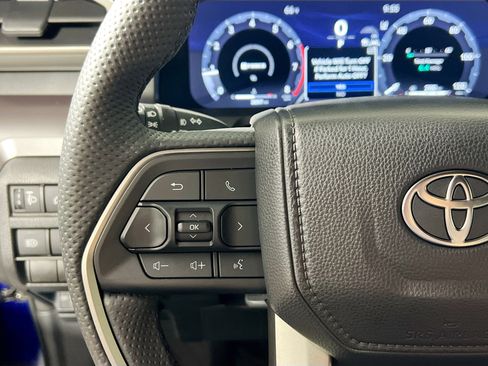 Used 2025 Toyota Tacoma TRD Sport image 18