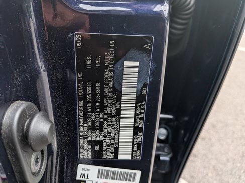 Used 2025 Toyota Highlander XLE FWD image 35