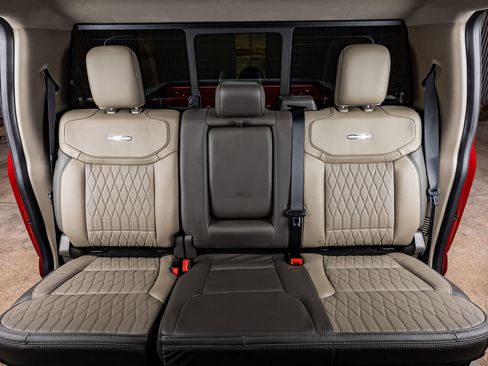 Used 2025 Ford F250 Platinum w/ Platinum Plus Package image 36