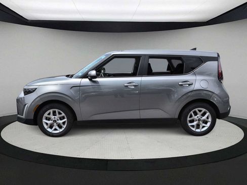 Used 2024 Kia Soul LX w/ Option Group 015 FWD image 5