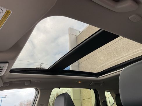 Used 2023 Nissan Rogue SV w/ SV Premium B Package image 12