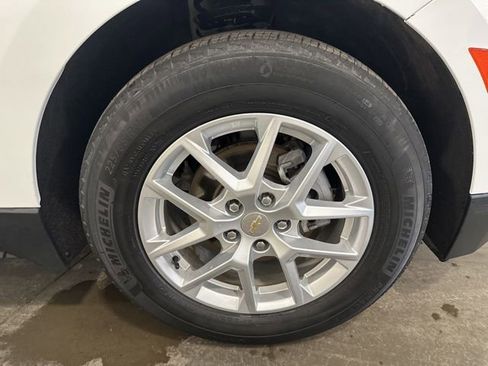Used 2024 Chevrolet Equinox LT image 32