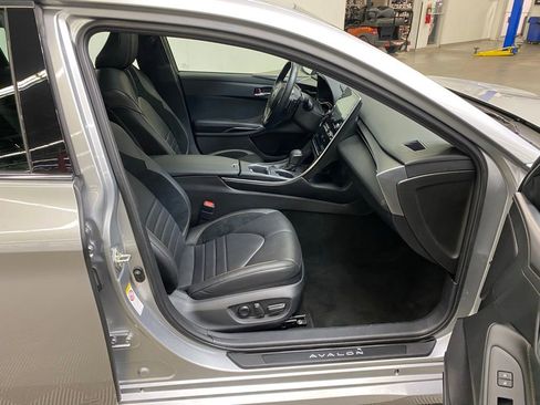 Used 2019 Toyota Avalon Touring image 16