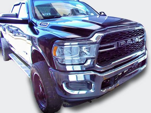 Used 2020 RAM 2500 Tradesman w/ Chrome Appearance Group AWD/4WD image 2