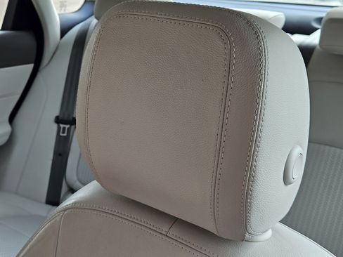 Used 2017 Jaguar XF Prestige image 17