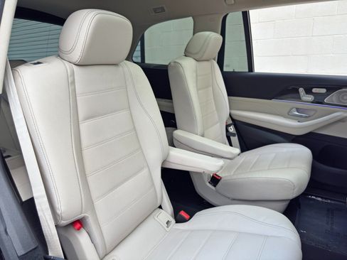 Used 2024 Mercedes-Benz GLS 580 4MATIC image 45