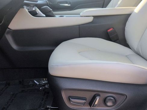 Certified 2026 Toyota Grand Highlander XLE image 13