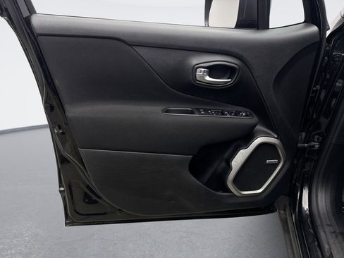 Used 2021 Jeep Renegade Latitude w/ Sun & Sound Group image 9