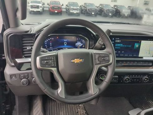 Used 2025 Chevrolet Silverado 3500 LT AWD/4WD image 16