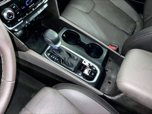 Used 2020 Hyundai Santa Fe SEL w/ Convenience + Premium Package FWD image 17